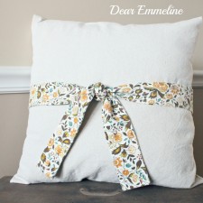 Pillowpalooza!! {Tie Back Pillow}