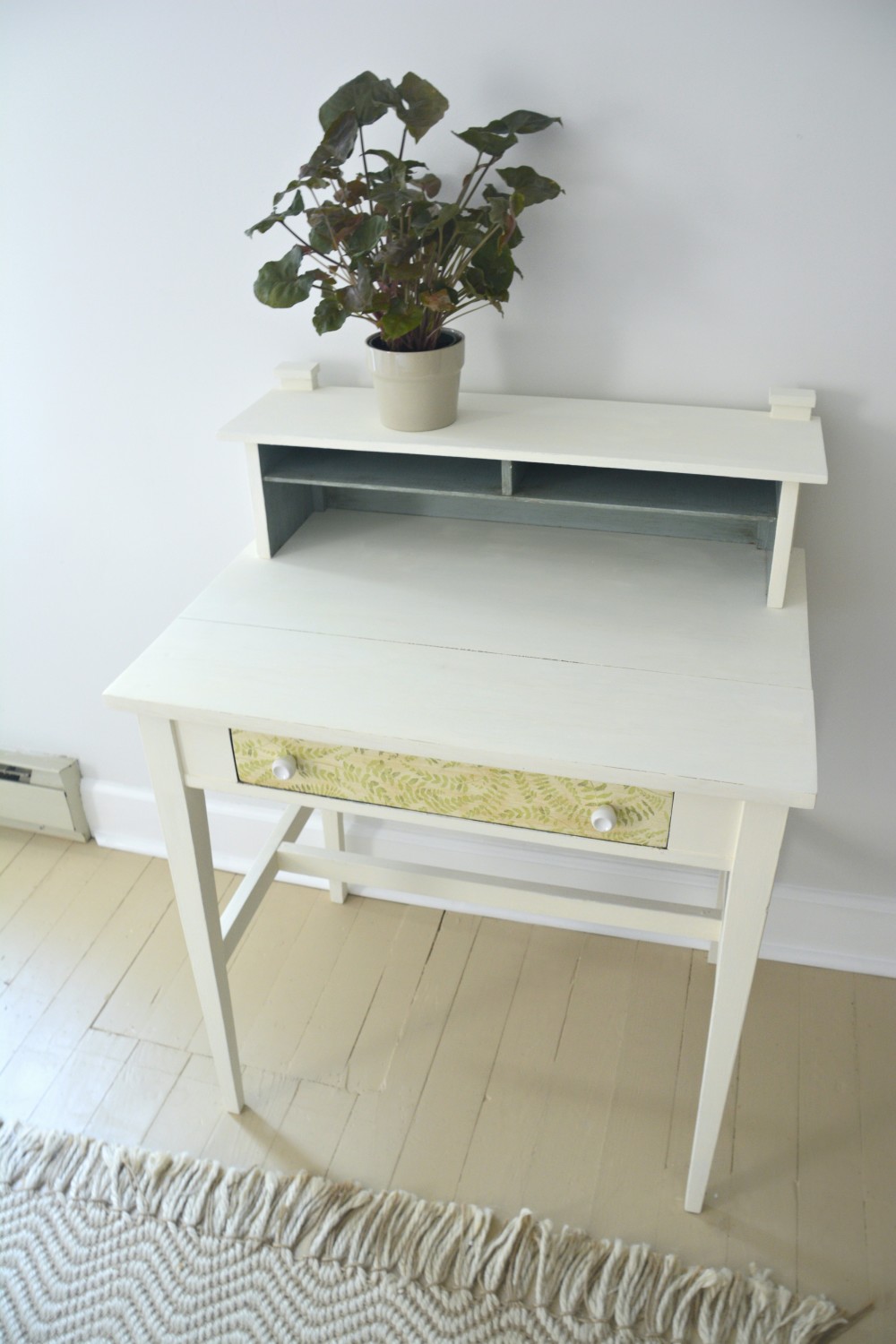 painted-fern-napkin-desk