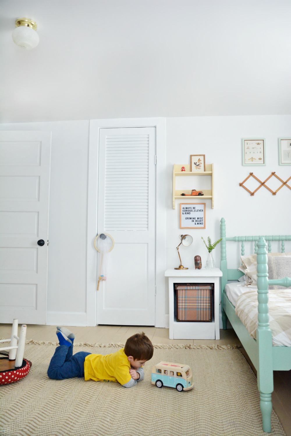 O-playing-in-boy-bedroom