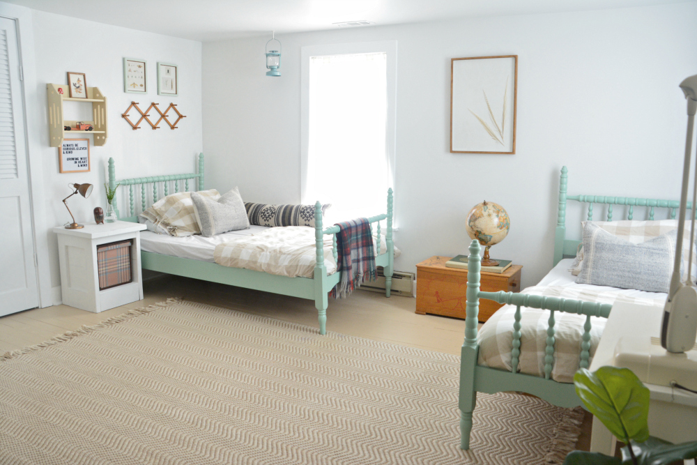 boys-bedroom-mint-green-spindle-beds
