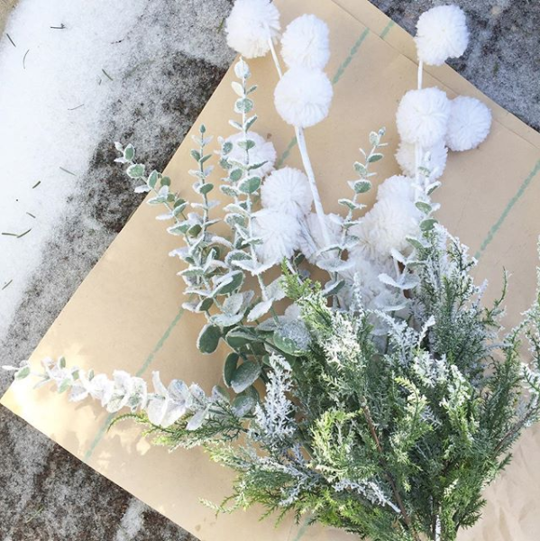 Refreshing a Tired Wreath – Frosty Winter Wreath DIY