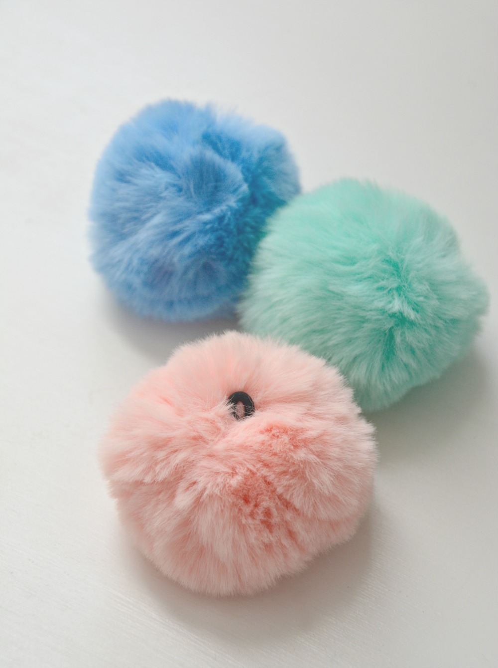 pompom-hat-toppers